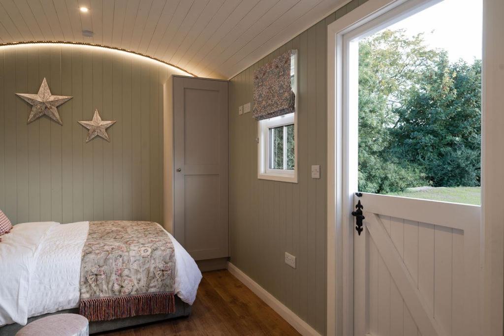 Barfield Shepherds Hut Magherafelt Exterior photo